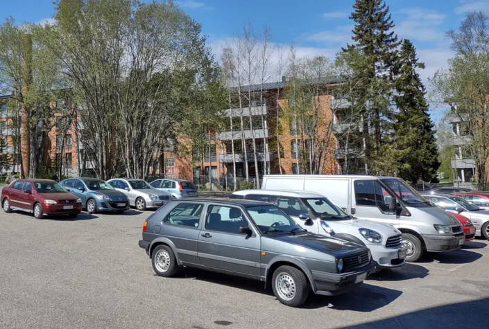 Parkkialue-Pukinkulman autohuolto Vaasassa